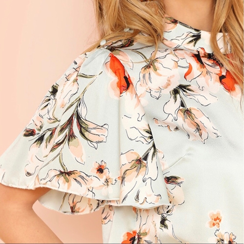 ✨Mint Green Floral Patterned Satin Blouse✨ - Picture 5 of 8
